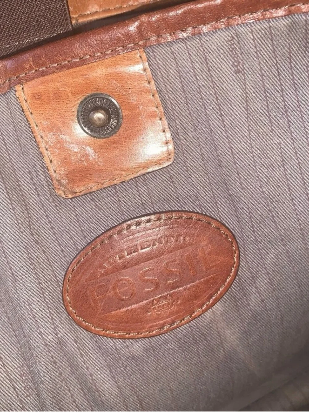 Vintage Fossil Leather Messenger Computer Bag Adjustable Strap Magnetic Flap